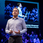 Dr. Patrick Kramer trägt eine seiner Keynotes vor